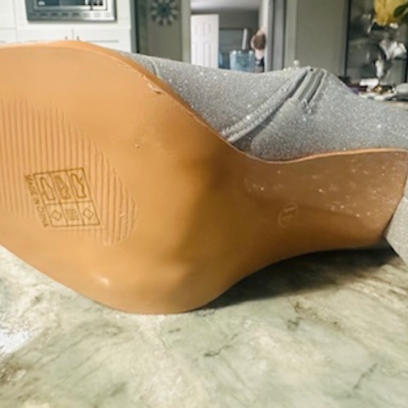 BRAND NEW NEVER WORN SEXY SPARKLY SILVER CUT OUT BOOTS - EU 41 - US SIZE 9.5/10 - Picture 11 of 16